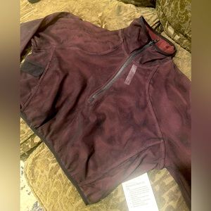 NWT Lululemon Mesh Middy Pullover with front zipper -Maroon/Black. size 4